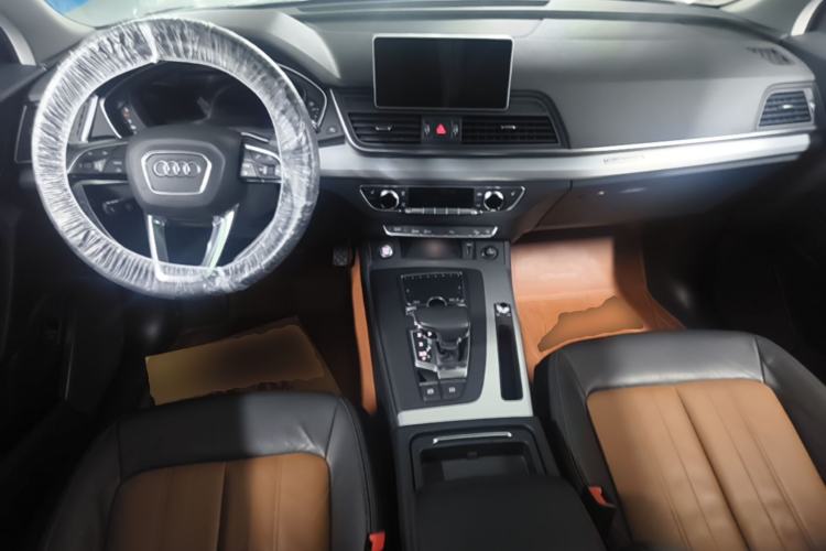Used Audi Q5L 2020 Updated 40 TFSI Prestige Fashion Edition Center Console