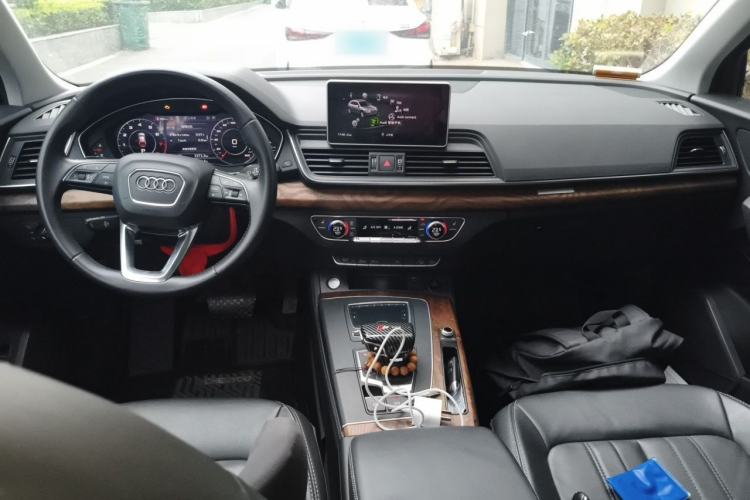 Used Audi Q5L 2020 Updated 40 TFSI Prestige Fashion Edition Center Console