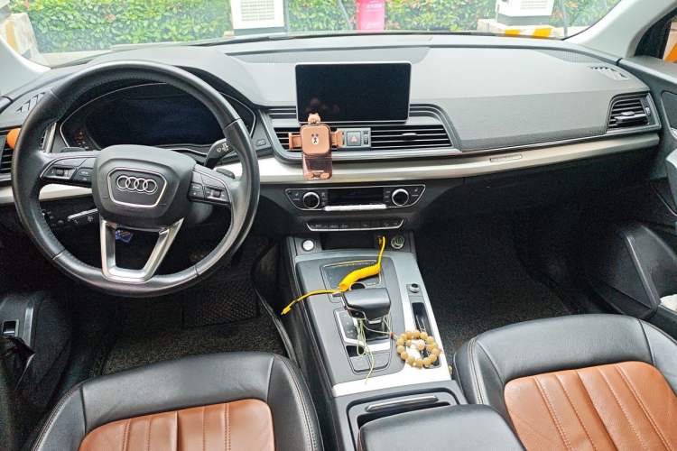 Used Audi Q5L 2020 Updated 40 TFSI Prestige Fashion Edition Center Console