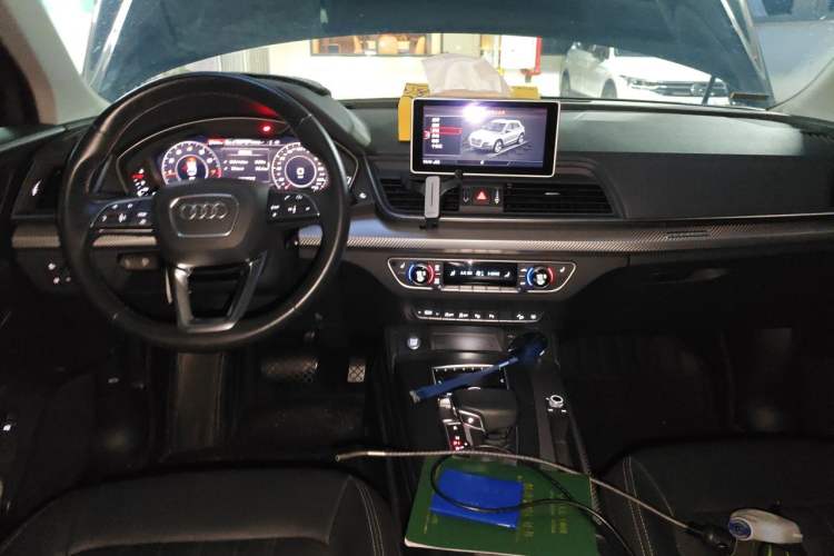 Used Audi Q5L 2020 45 TFSI Prestige Fashion Model Center Console