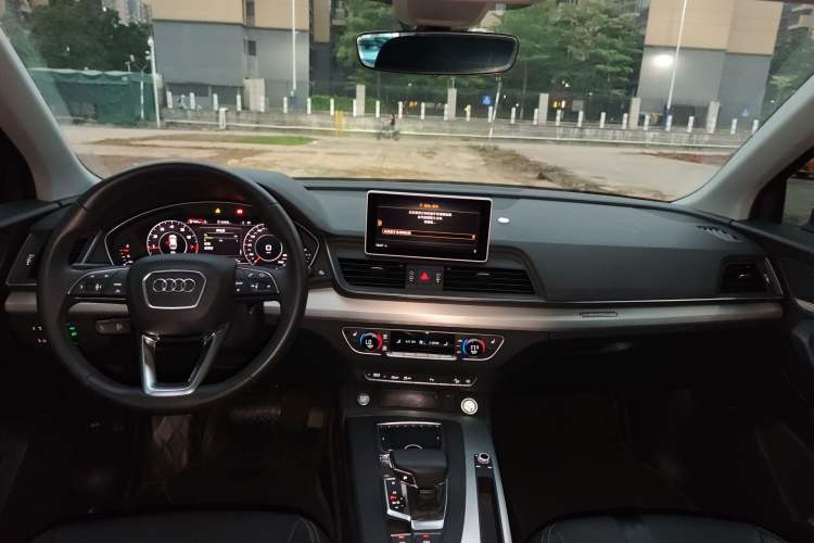 Used Audi Q5L 2020 Updated 40 TFSI Prestige Fashion Edition Center Console
