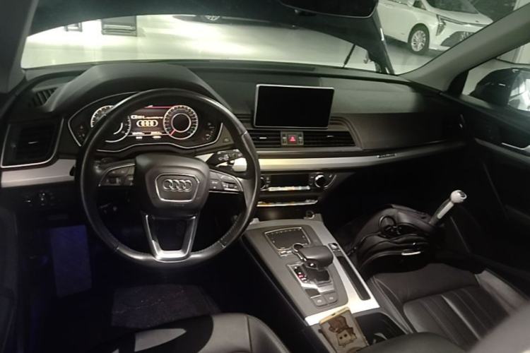 Used Audi Q5L 2020 Updated 40 TFSI Prestige Fashion Edition Center Console