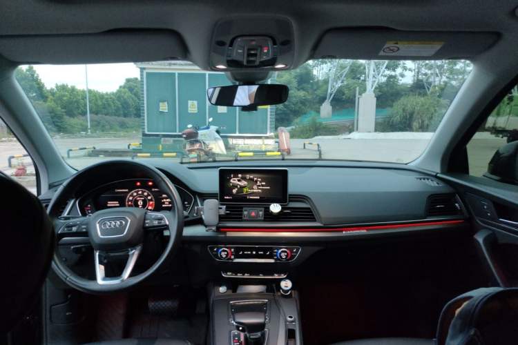 Used Audi Q5L 2020 Updated 40 TFSI Prestige Fashion Edition Center Console