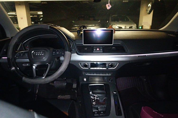 Used Audi Q5L 2020 Updated 40 TFSI Prestige Fashion Edition Center Console