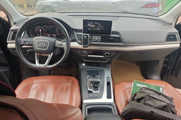 Used Audi Q5L 2020 Updated 40 TFSI Prestige Fashion Edition Center Console