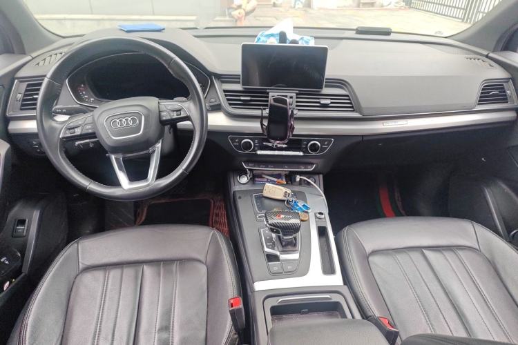 Used Audi Q5L 2020 Updated 40 TFSI Prestige Fashion Edition Center Console
