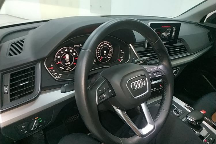 Used Audi Q5L 2020 Updated 40 TFSI Prestige Fashion Edition Center Console