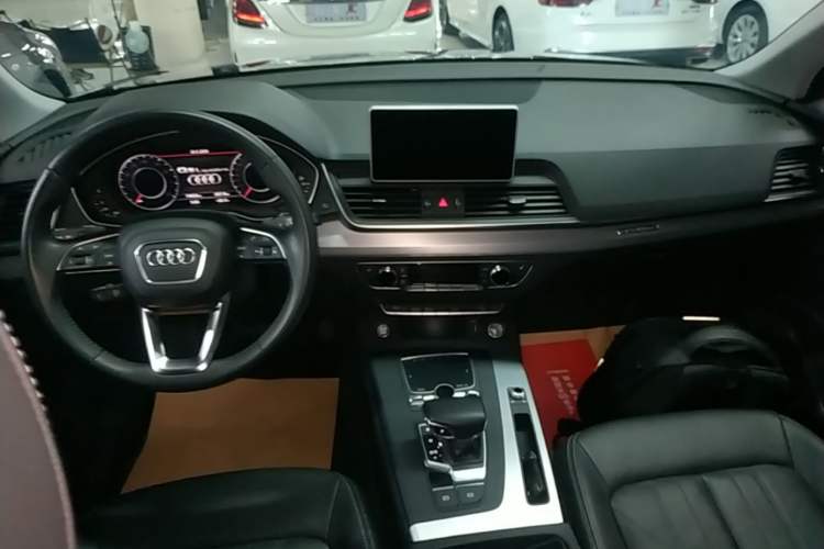 Used Audi Q5L 2020 Updated 40 TFSI Prestige Fashion Edition Center Console