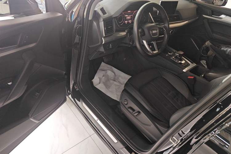 Used Audi Q5L 2020 Updated 40 TFSI Prestige Fashion Edition Driver Seat