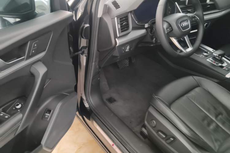 Used Audi Q5L 2020 Updated 40 TFSI Prestige Fashion Edition Driver Seat