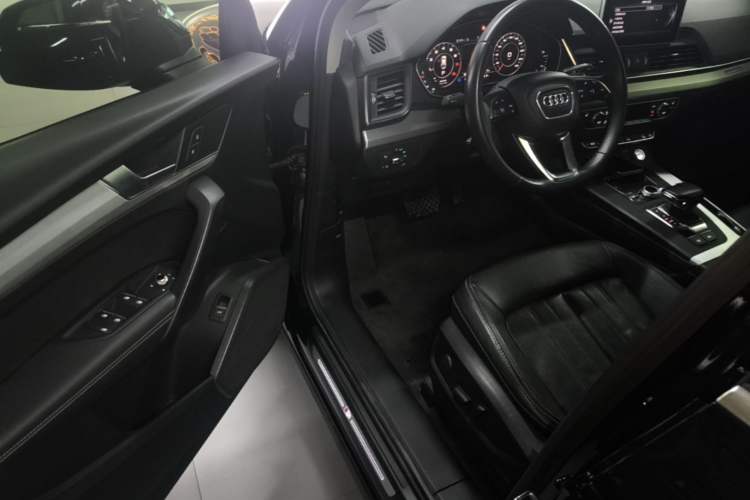 Used Audi Q5L 2020 Updated 40 TFSI Prestige Fashion Edition Driver Seat
