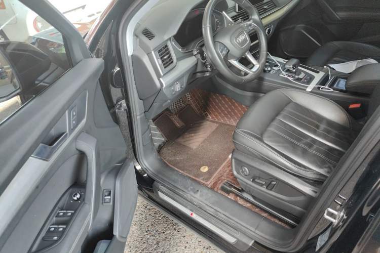 Used Audi Q5L 2020 Updated 40 TFSI Prestige Fashion Edition Driver Seat