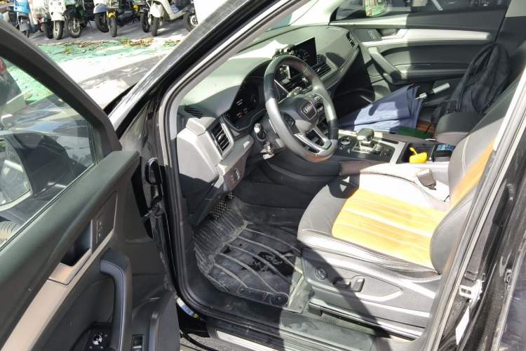 Used Audi Q5L 2020 Updated 40 TFSI Prestige Fashion Edition Driver Seat