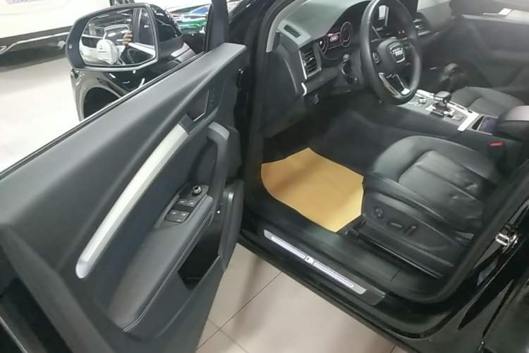 Used Audi Q5L 2020 Updated 40 TFSI Prestige Fashion Edition Driver Seat