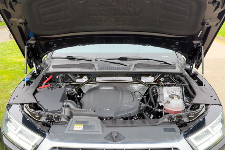 Used Audi Q5L 2020 Updated 40 TFSI Prestige Fashion Edition Engine Bay