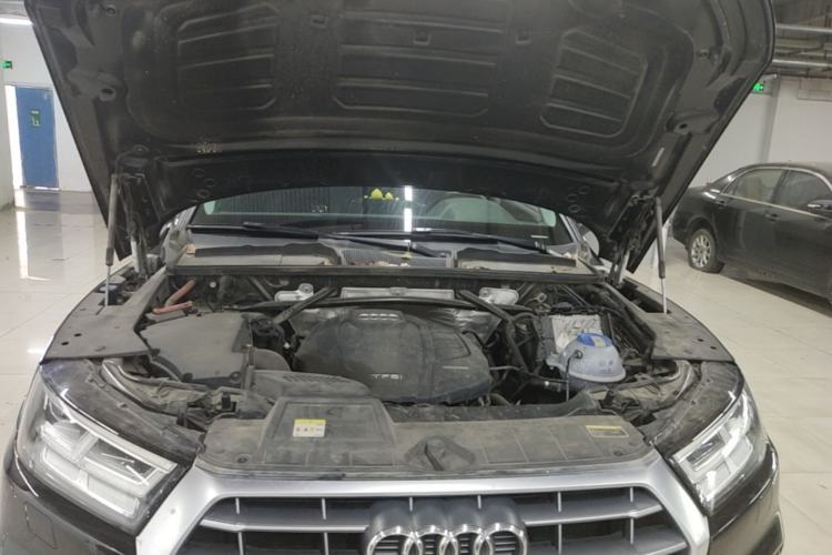 Used Audi Q5L 2020 45 TFSI Prestige Fashion Model Engine Bay