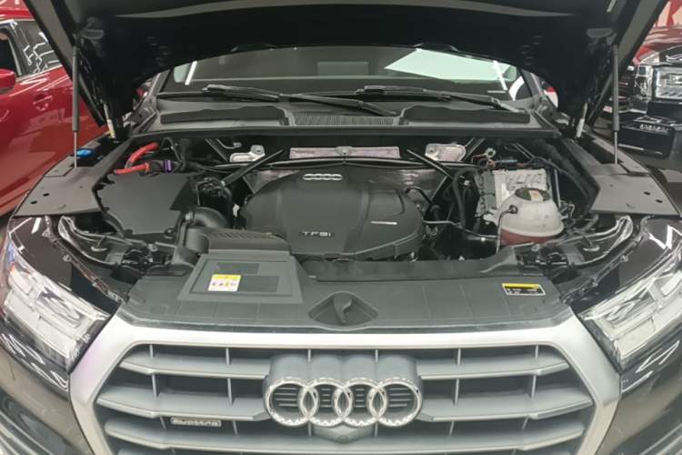 Used Audi Q5L 2020 45 TFSI Prestige Fashion Model Engine Bay