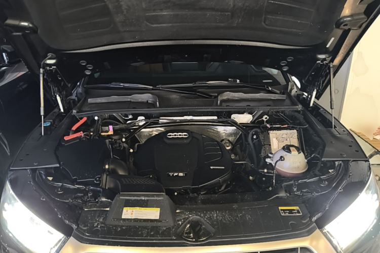 Used Audi Q5L 2020 45 TFSI Prestige Fashion Model Engine Bay