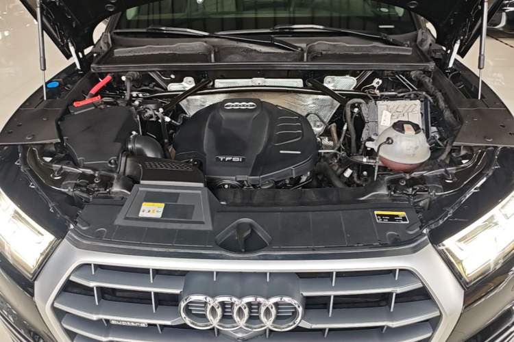 Used Audi Q5L 2020 45 TFSI Prestige Fashion Model Engine Bay