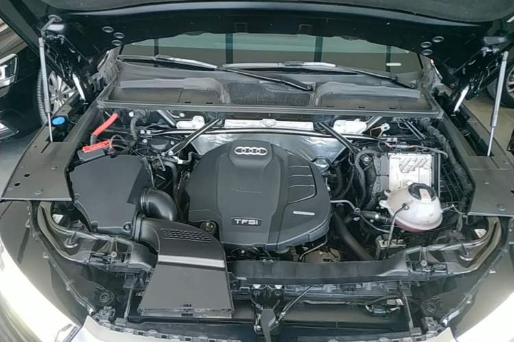 Used Audi Q5L 2020 Updated 40 TFSI Prestige Fashion Edition Engine Bay