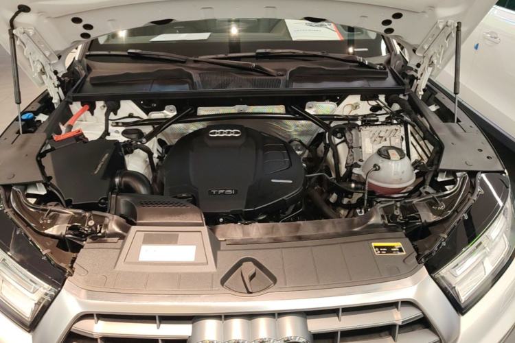 Used Audi Q5L 2020 45 TFSI Prestige Fashion Model Engine Bay