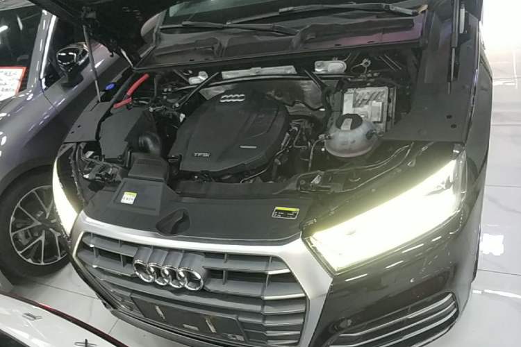 Used Audi Q5L 2020 45 TFSI Prestige Fashion Model Engine Bay