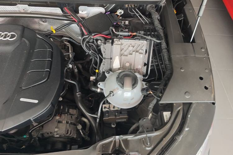Used Audi Q5L 2020 45 TFSI Prestige Fashion Model Engine Bay Left