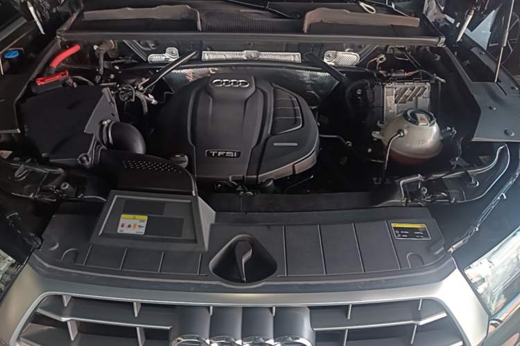 Used Audi Q5L 2020 Updated 40 TFSI Prestige Fashion Edition Engine Bay