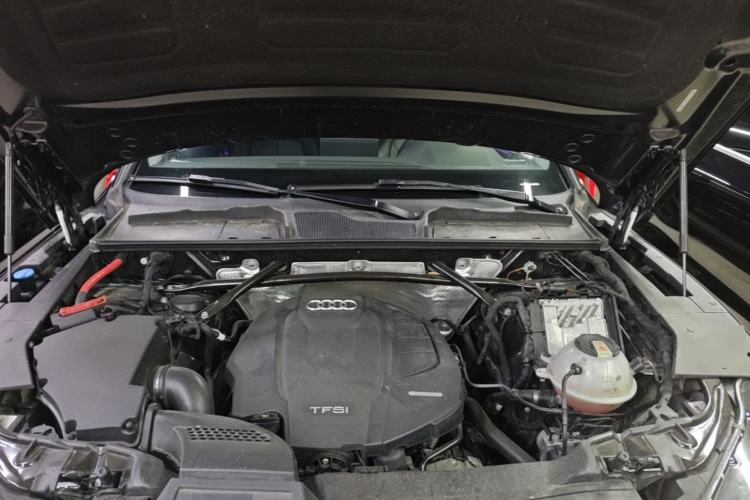 Used Audi Q5L 2020 45 TFSI Prestige Fashion Model Engine Bay