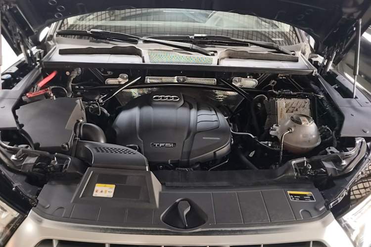 Used Audi Q5L 2020 Updated 40 TFSI Prestige Fashion Edition Engine Bay