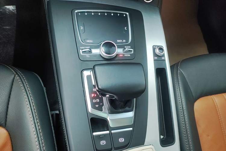Used Audi Q5L 2020 Updated 40 TFSI Prestige Fashion Edition Gear Lever