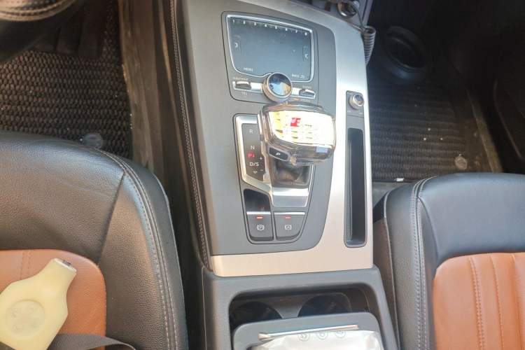 Used Audi Q5L 2020 Updated 40 TFSI Prestige Fashion Edition Gear Lever