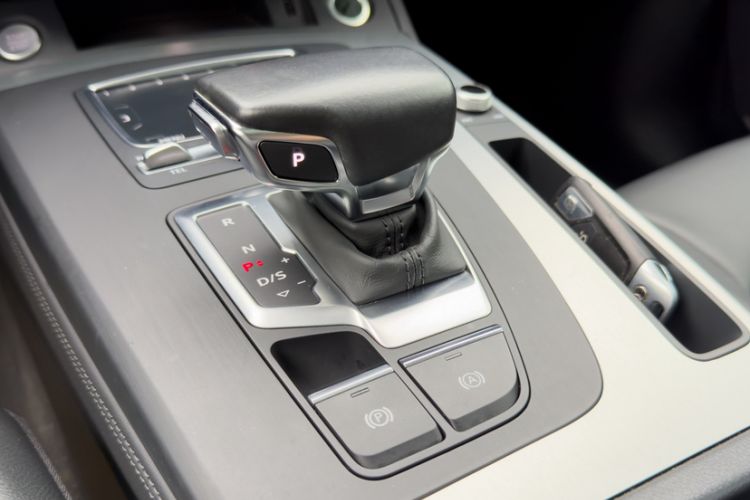 Used Audi Q5L 2020 Updated 40 TFSI Prestige Fashion Edition Gear Lever