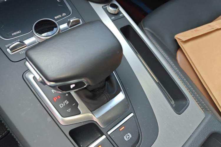 Used Audi Q5L 2020 Updated 40 TFSI Prestige Fashion Edition Gear Lever