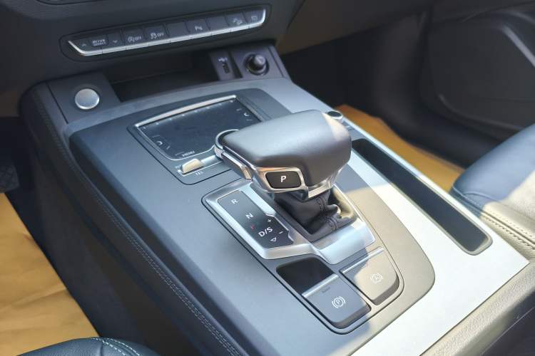 Used Audi Q5L 2020 Updated 40 TFSI Prestige Fashion Edition Gear Lever