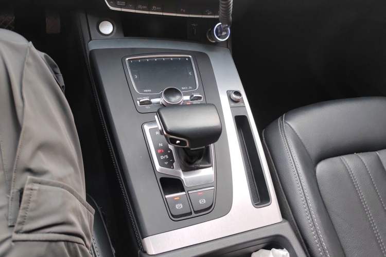 Used Audi Q5L 2020 Updated 40 TFSI Prestige Fashion Edition Gear Lever