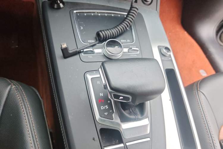 Used Audi Q5L 2020 Updated 40 TFSI Prestige Fashion Edition Gear Lever