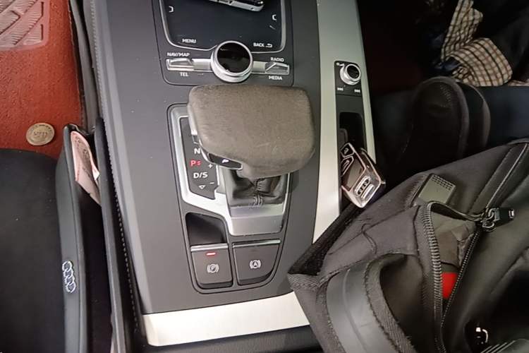 Used Audi Q5L 2020 Updated 40 TFSI Prestige Fashion Edition Gear Lever