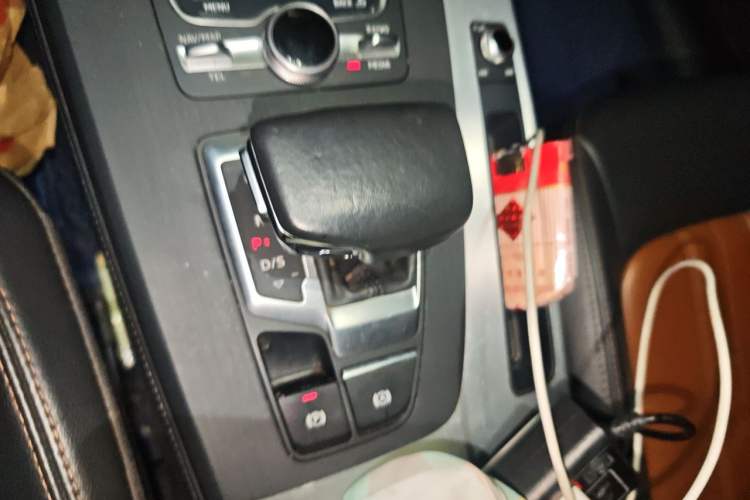 Used Audi Q5L 2020 Updated 40 TFSI Prestige Fashion Edition Gear Lever
