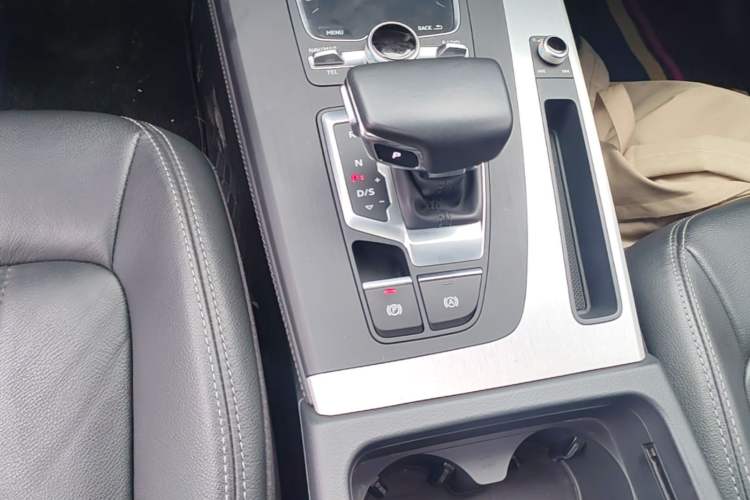 Used Audi Q5L 2020 Updated 40 TFSI Prestige Fashion Edition Gear Lever