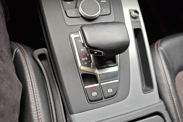Used Audi Q5L 2020 Revised 40 TFSI Prestige Edition Gear Lever