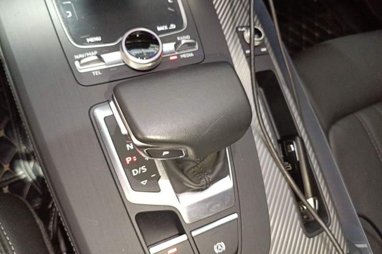 Used Audi Q5L 2020 45 TFSI Prestige Fashion Model Gear Lever