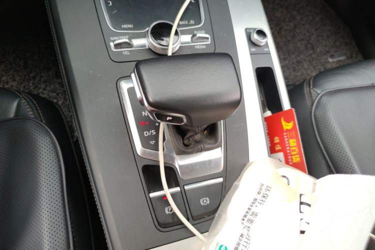 Used Audi Q5L 2020 Updated 40 TFSI Prestige Fashion Edition Gear Lever