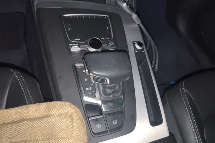 Used Audi Q5L 2020 Updated 40 TFSI Prestige Fashion Edition Gear Lever