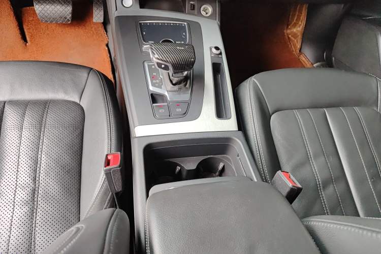Used Audi Q5L 2020 Updated 40 TFSI Prestige Fashion Edition Gear Lever