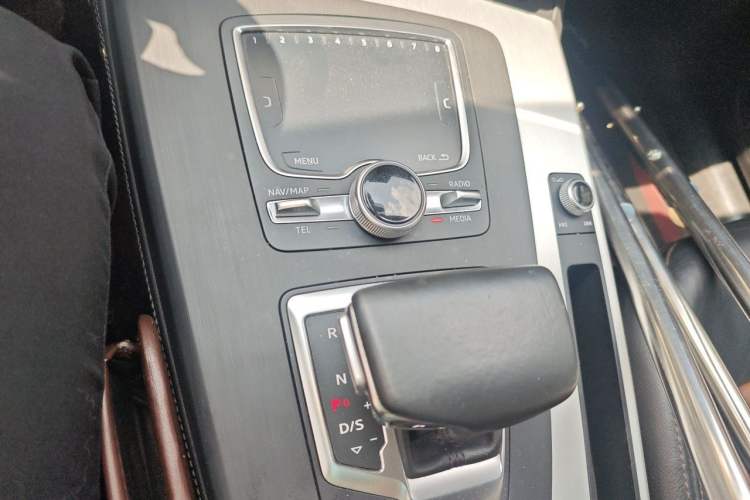 Used Audi Q5L 2020 Updated 40 TFSI Prestige Fashion Edition Gear Lever