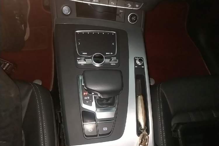 Used Audi Q5L 2020 Updated 40 TFSI Prestige Fashion Edition Gear Lever