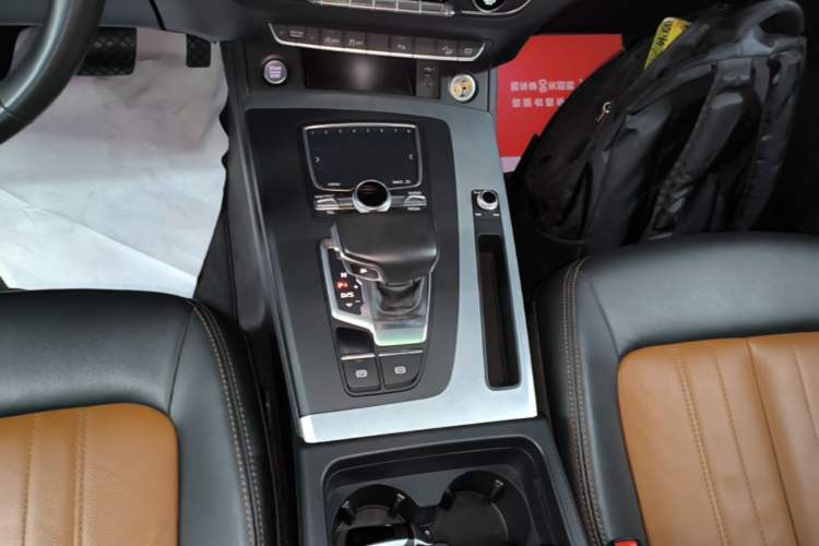 Used Audi Q5L 2020 Updated 40 TFSI Prestige Fashion Edition Gear Lever