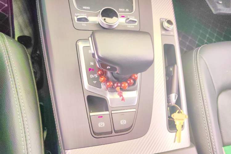 Used Audi Q5L 2020 Updated 40 TFSI Prestige Fashion Edition Gear Lever