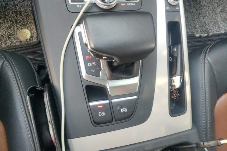 Used Audi Q5L 2020 Updated 40 TFSI Prestige Fashion Edition Gear Lever